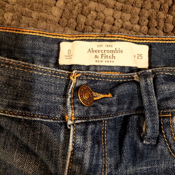 💕Abercrombie & Fitch Distressed Shorts! - Picture 3 of 3